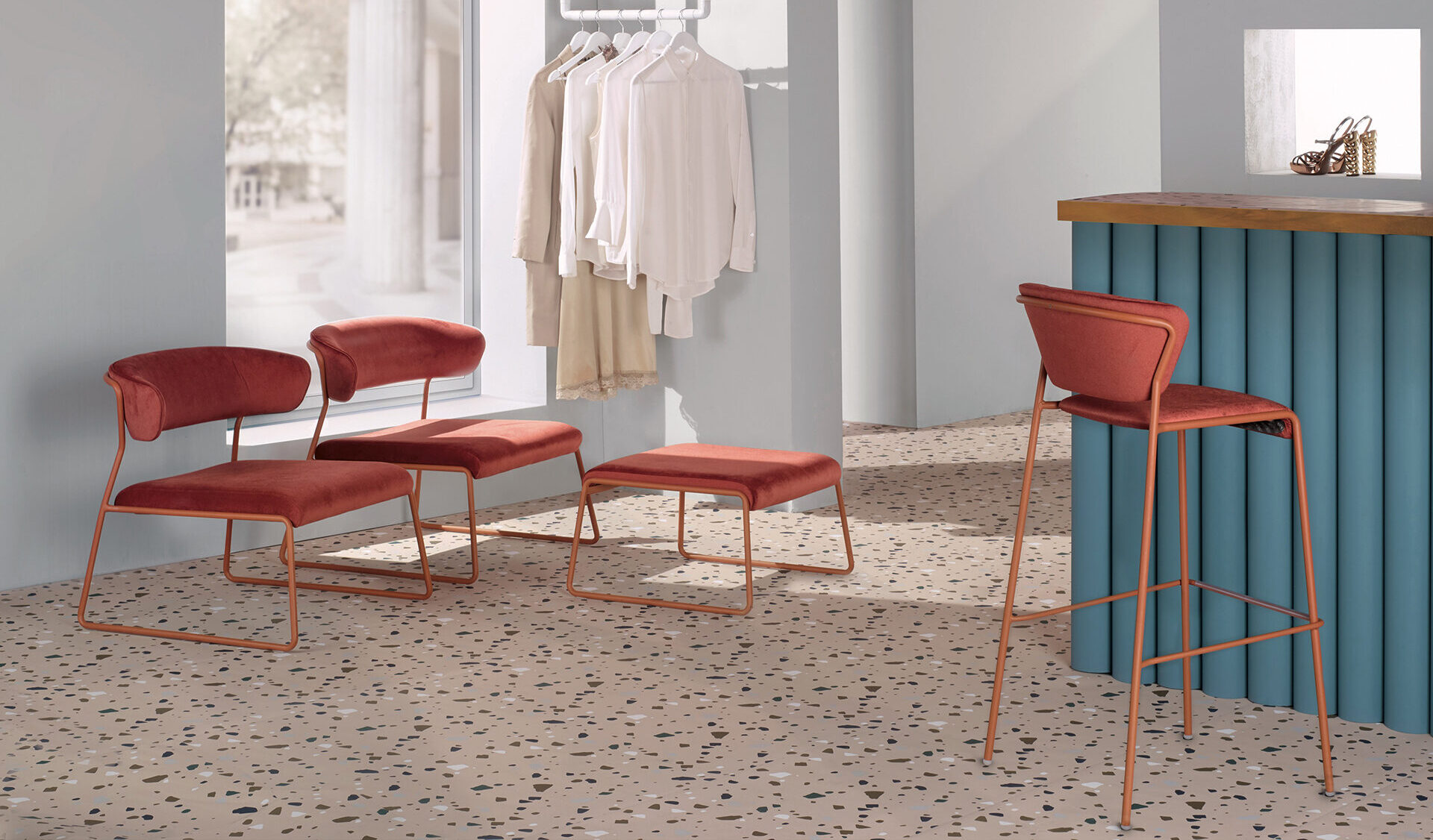 Lisa Lounge and Pouf Lisa Lounge 03b